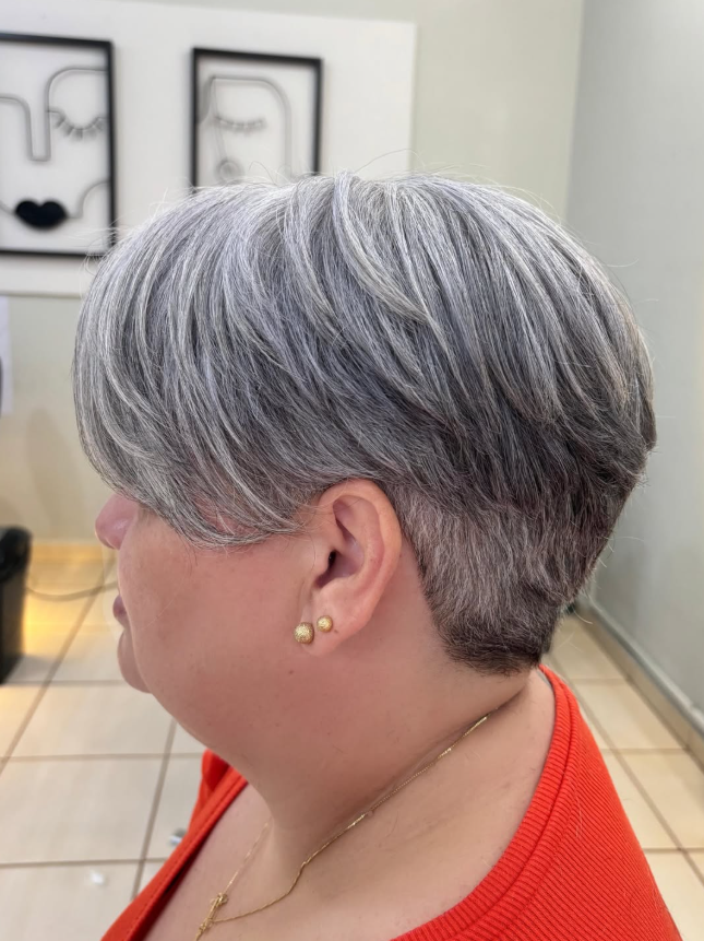 Pixie cut charmoso