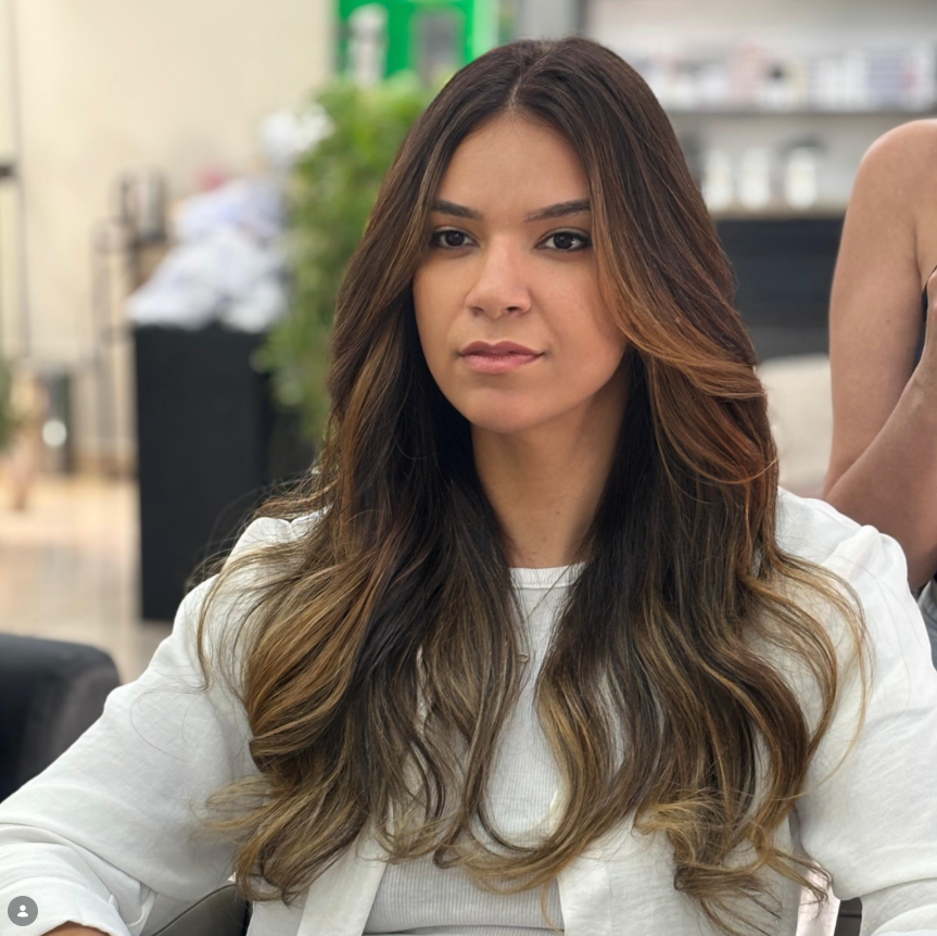 Morena iluminada longo